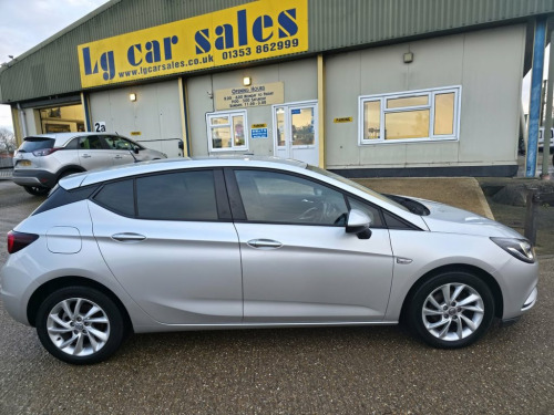 Vauxhall Astra  1.6 CDTi ecoTEC BlueInjection Design Hatchback 5dr 