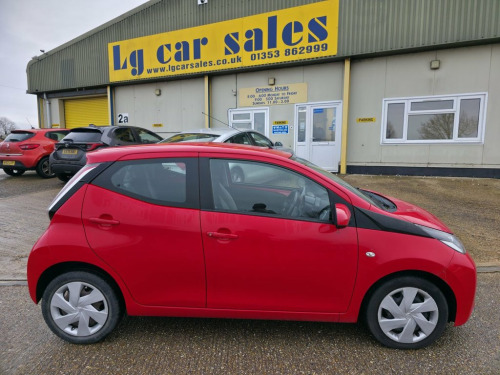 Toyota AYGO  1.0 VVT-i x-play Hatchback 5dr Petrol x-shift Euro 