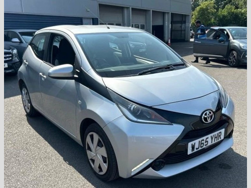 Toyota AYGO  1.0 VVT-i x-play Hatchback 5dr Petrol Manual Euro 
