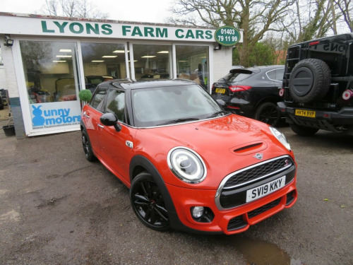 MINI Hatch  2.0 Cooper S Sport Hatchback 5dr Petrol Manual Eur