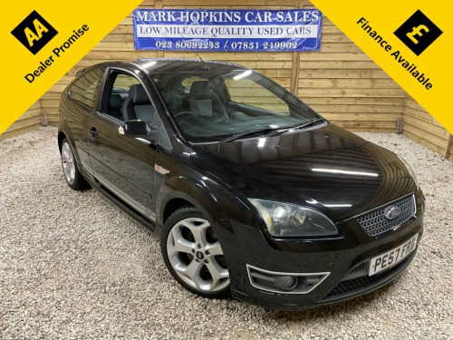 Ford Focus  2.5 ST-2 3d 225 BHP **ONE FAMILY OWNER* *LOW MILEA