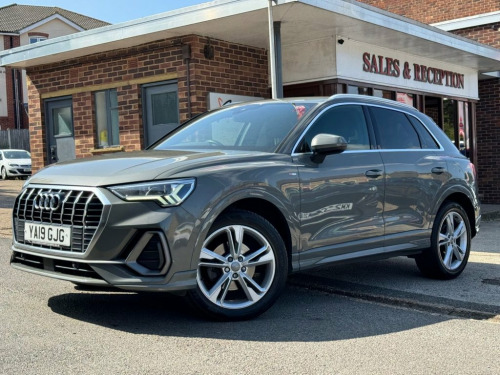 Audi Q3  1.5 TFSI S LINE 5d 148 BHP