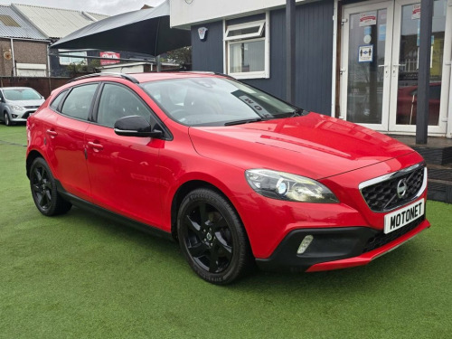 Volvo V40  1.6 D2 Lux Hatchback 5dr Diesel Manual Euro 5 (s/s 